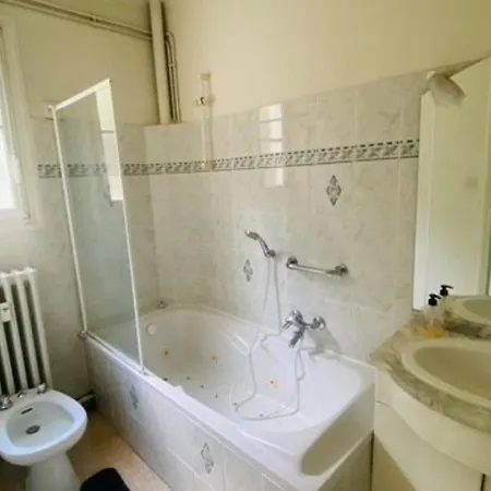 F2 Avec Balcon, Ascenseur, Et Cuisine Equipee, A 500m Des Thermes Et Proche Du Centre-ville - Fr-1-703-115 * Amelie-les-Bains-Palalda